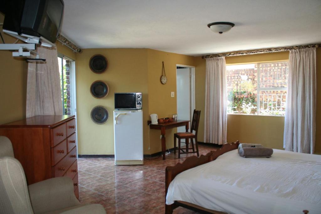 Columbus Guest House Mbombela Exterior photo