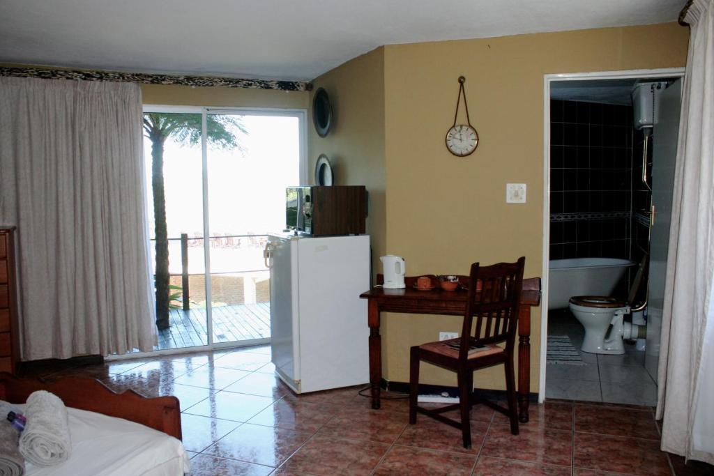 Columbus Guest House Mbombela Exterior photo